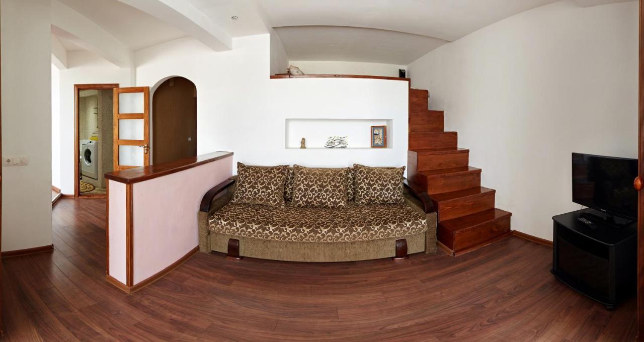 Babylon Apartment On Bukovinskaya Street Ровно Экстерьер фото