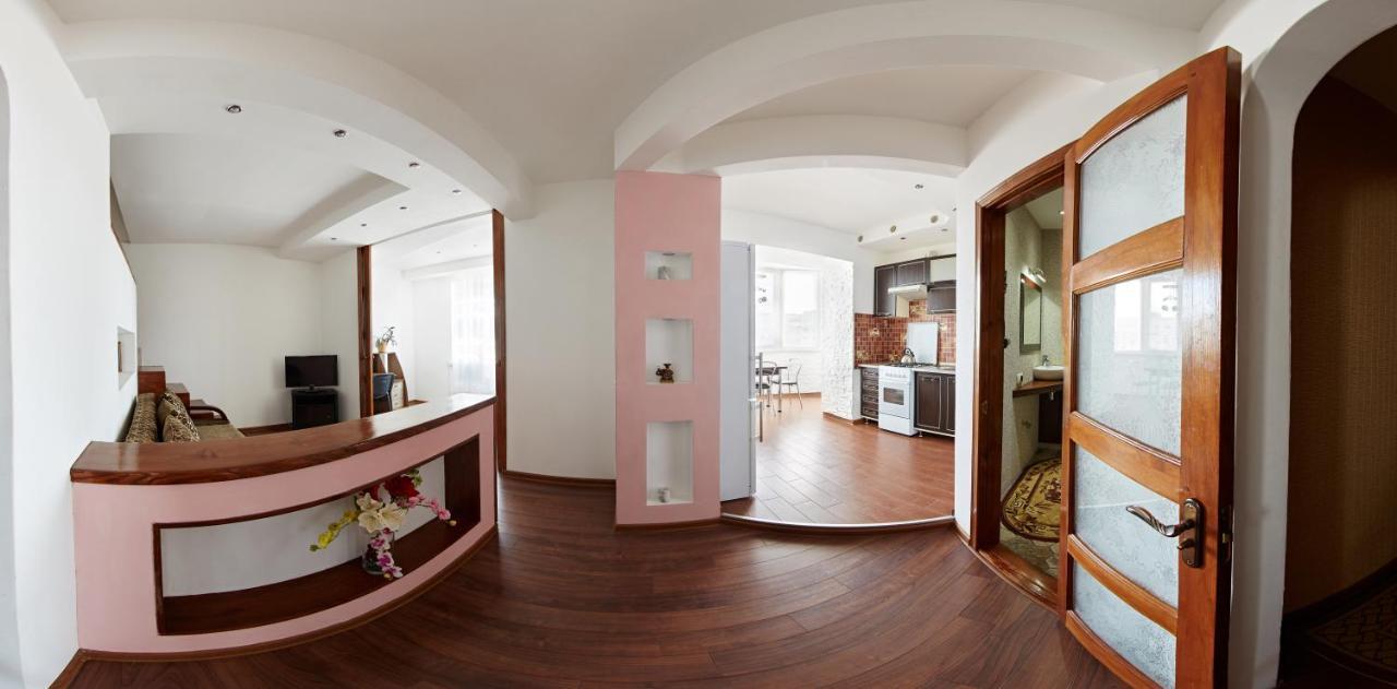 Babylon Apartment On Bukovinskaya Street Ровно Экстерьер фото